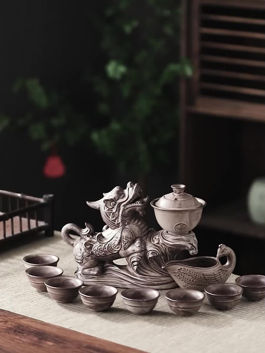 1 Set Lazy Tea Set, Magnetic Water Diversion Rotating Gaiwan, Tea Maker, Automatic Brave Troops Retro Teapot, Tea Cups, Cover Bowl, Rectangular Tea Tray, Chinese Kung Fu Tea Set, For Home Living Room Office, Gift Good Vibrations