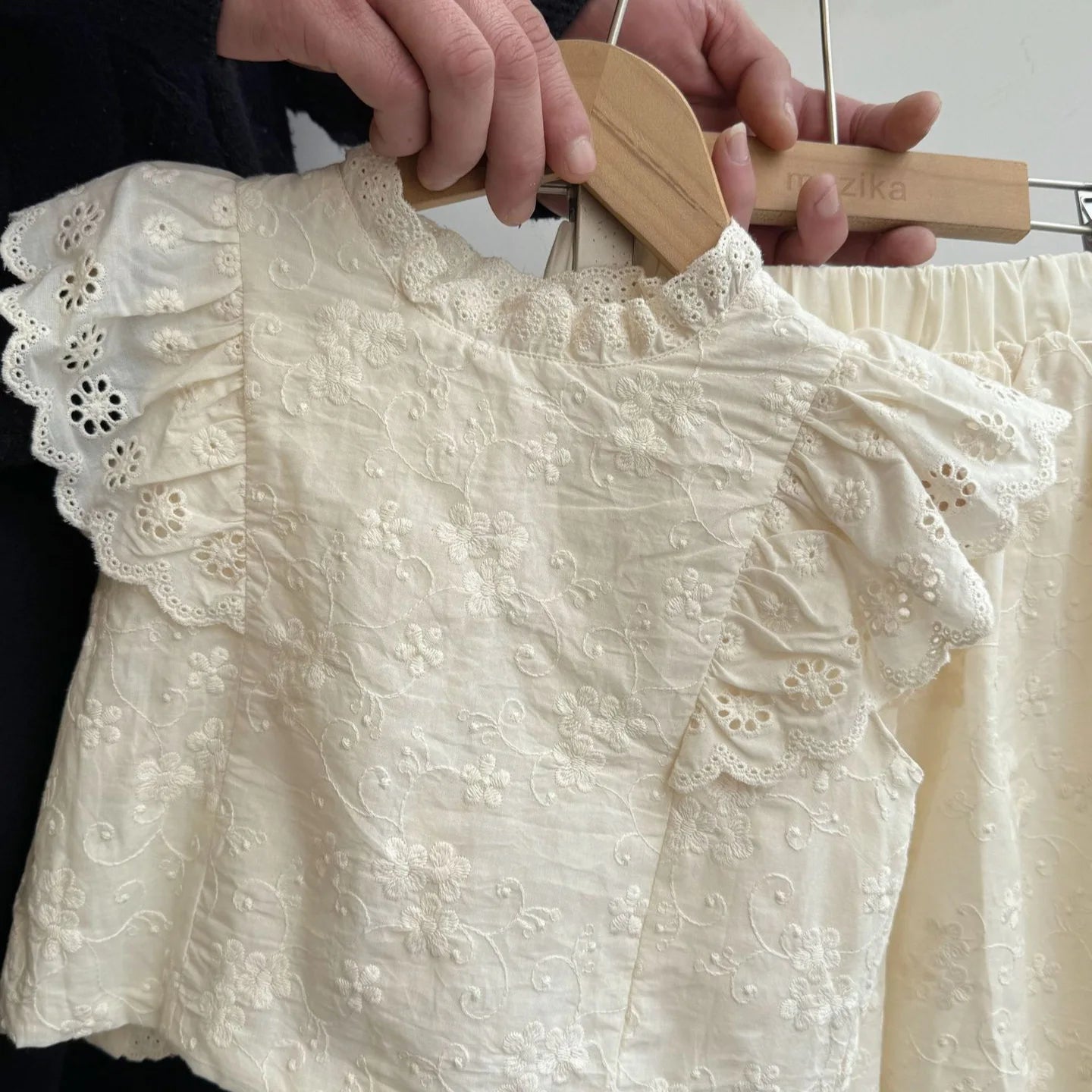 Childrens clothing set 2025 new baby top short skirt Korean childrens clothing Good Vibrations
