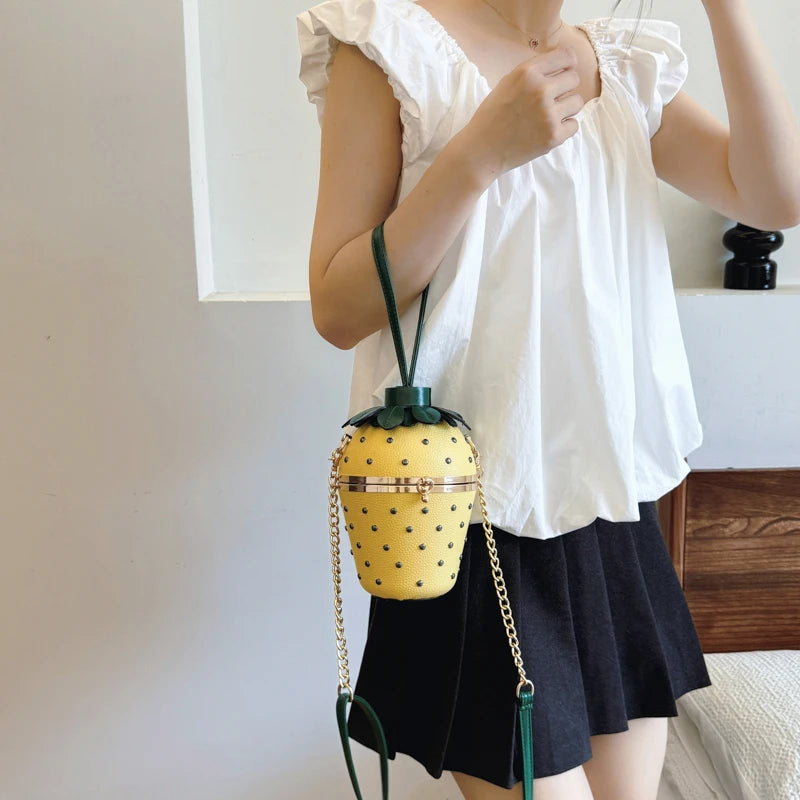 Designer Bolsos women Shoulder Strawberry shaped rivet Little Hand Bags Sac Handbags For Girls Ladies Purses And Crossbody Good Vibrations