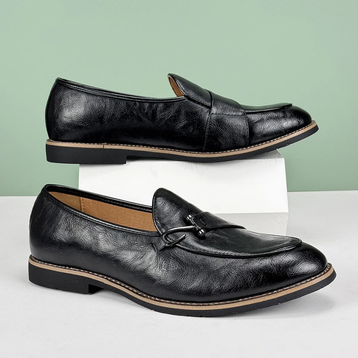 Men's Formal Leather Shoes British Style Poop Loafers Over-The-Foot Pointed Toe Breathable Non-Slip Business Casual Wedding Office Black Shoes Good Vibrations