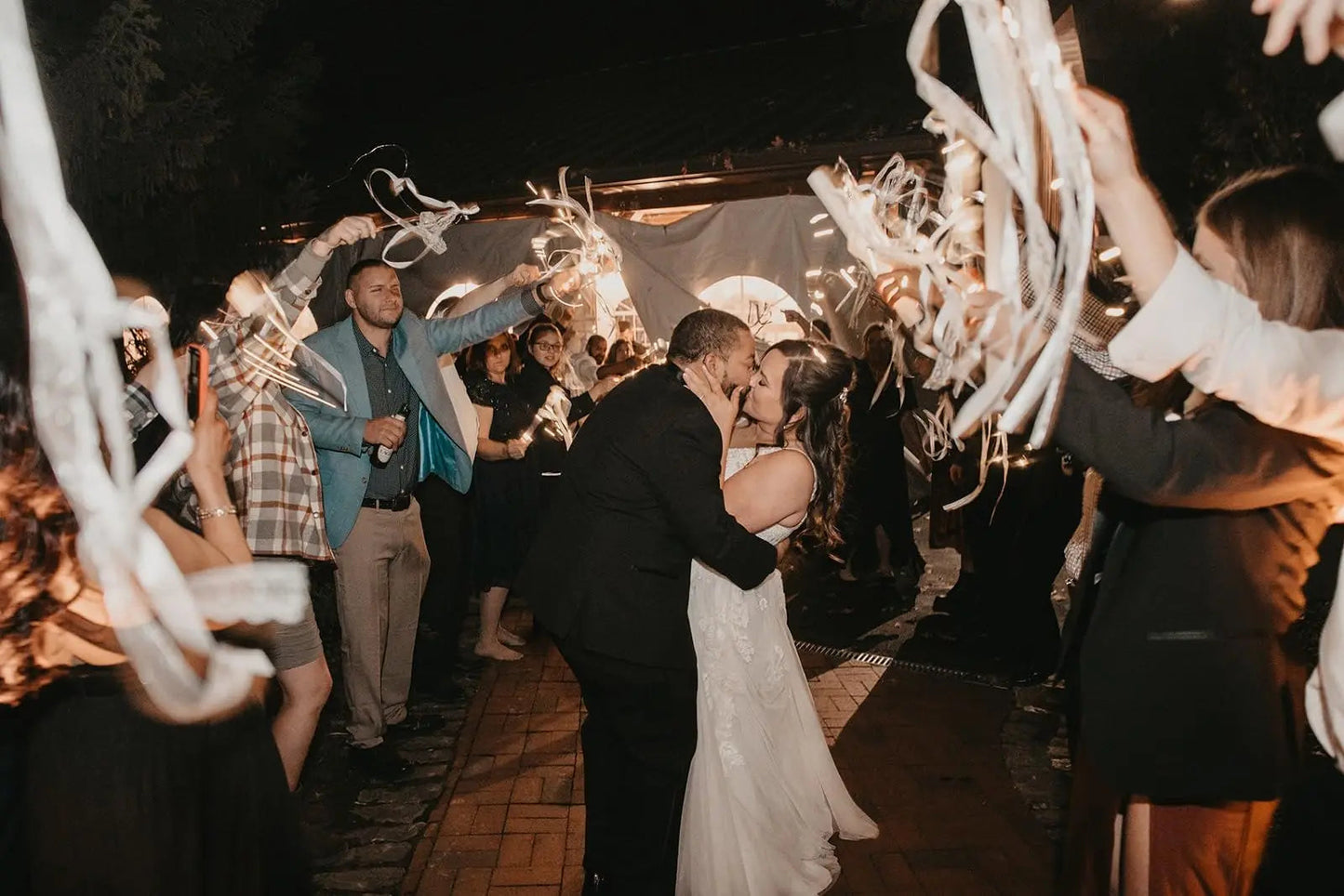 20-60Pcs Light up Wedding Wands LED Ribbon Wands Sparklers with Bells, Wedding Exit Send Off, Dance Floor Props, Wedding Favors Good Vibrations