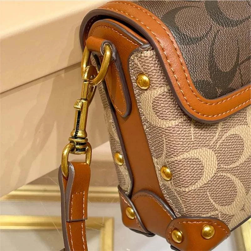 New minimalist and fashionable small handbag, contrasting color women's bag, high-end carriage crossbody bag, portable box bag Good Vibrations