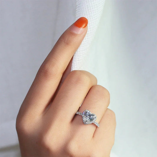 Luxury Silver Color Heart Ring for Women Exquisite Fashion Metal Inlaid White Zircon Stones Wedding Ring Engagement Jewelry Good Vibrations