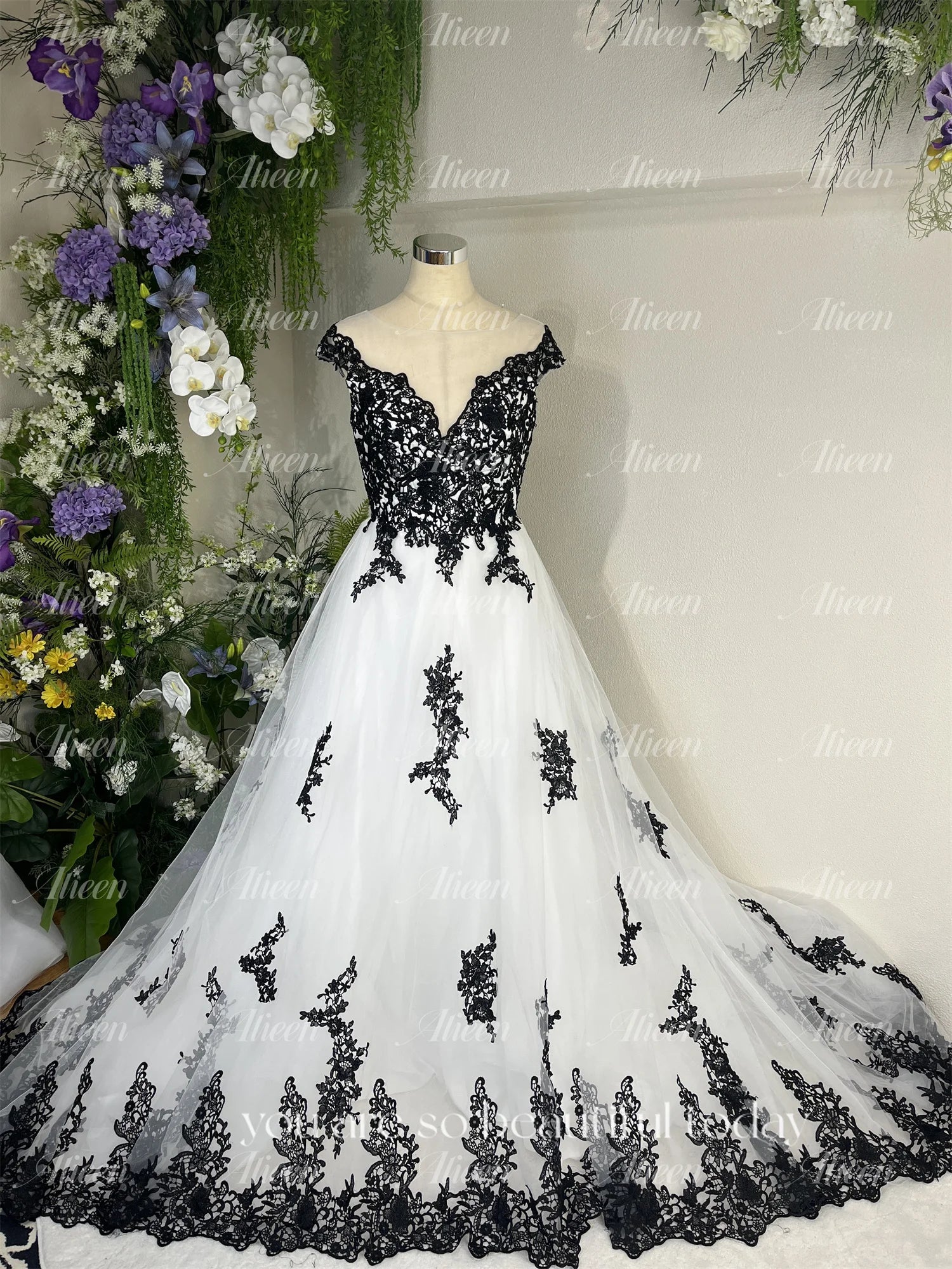 Wedding Dress Gala Dresses Woman Customized for Party Dresses for Prom Line A Black Decal White V Collar Evening Gown Luxury Good Vibrations