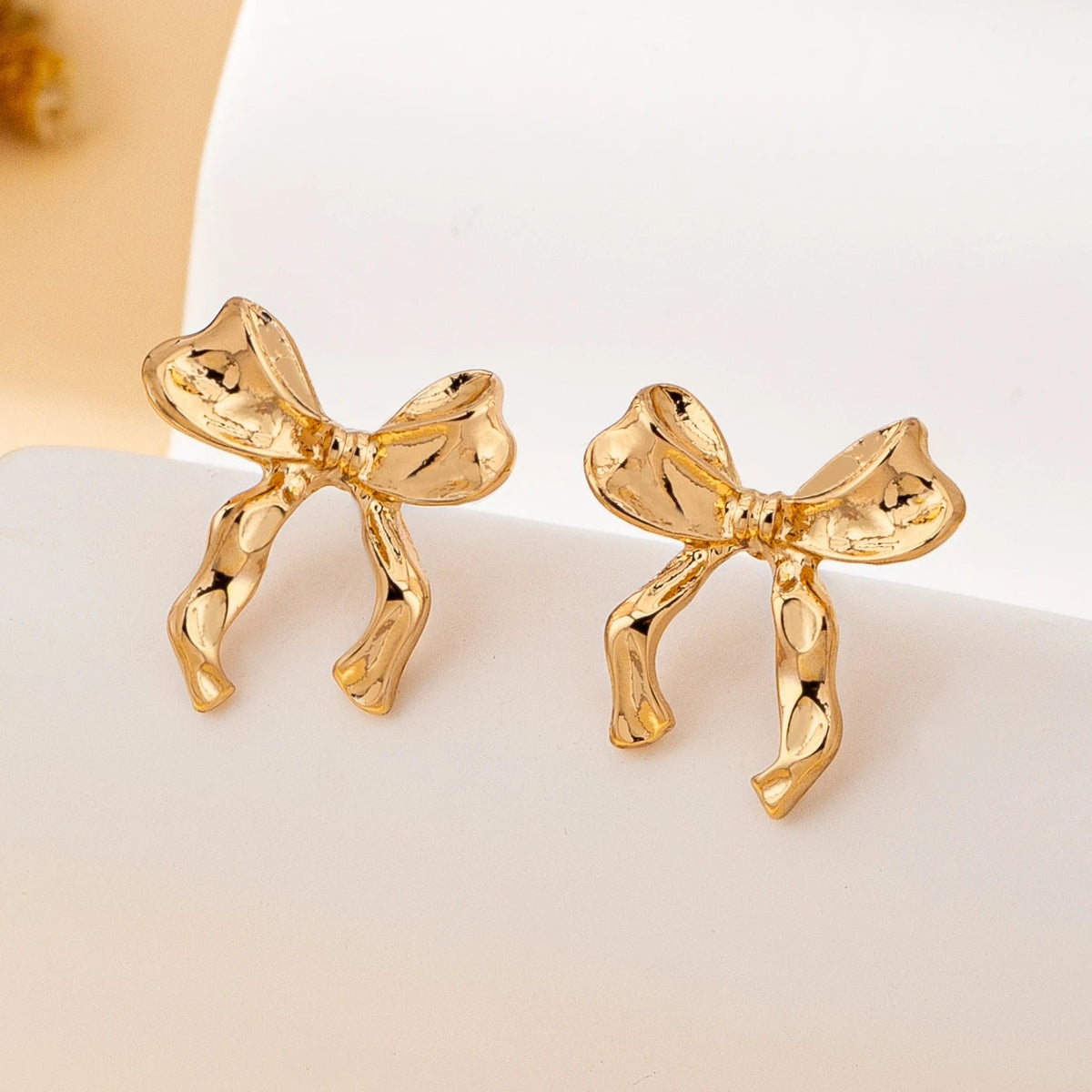 A Pair of Women's Earrings, Simple Bowknot Design, Fashionable and Sweet, Suitable for Daily Wear and Vacation Wear Good Vibrations