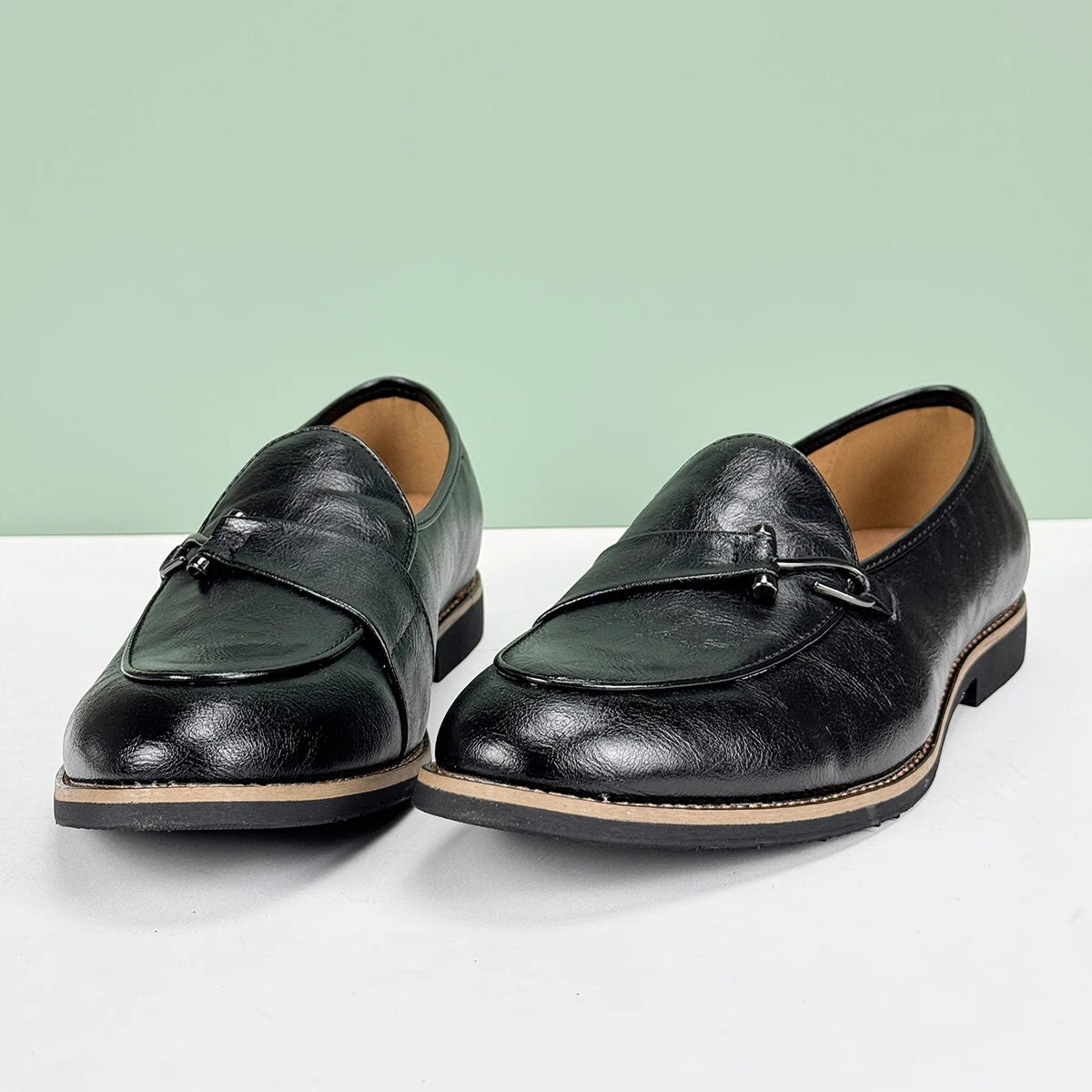 Men's Formal Leather Shoes British Style Poop Loafers Over-The-Foot Pointed Toe Breathable Non-Slip Business Casual Wedding Office Black Shoes Good Vibrations