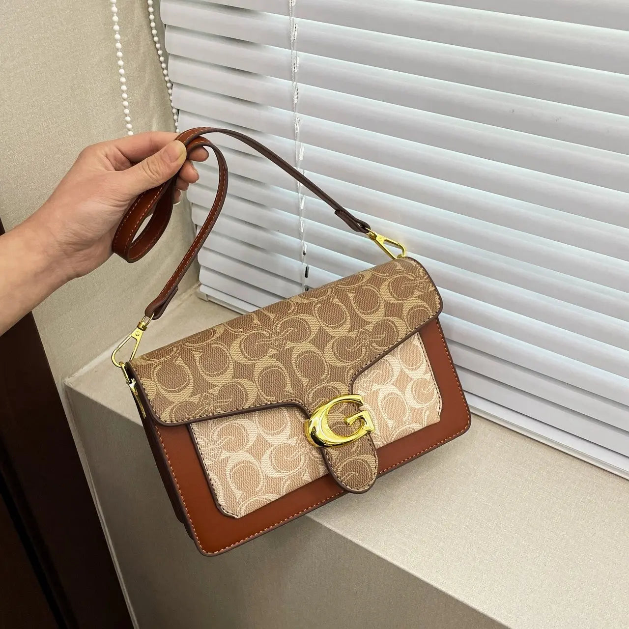 Famous Fashion Style Crossbody Bag Vintage Minimalist Leather Purse With Luxury Letter Logo & Large Capacity Tote Design Good Vibrations