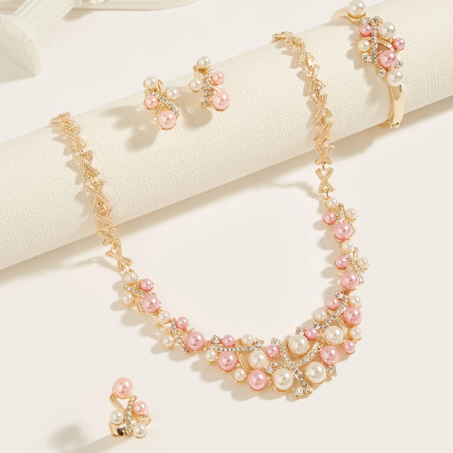 Stylish Pink and White Imitation Pearls and Rhinestone Jewelry Set, Including Necklaces, Bracelets, Earrings, Rings, the Most Suitable for Women’S Wedding Parties Good Vibrations
