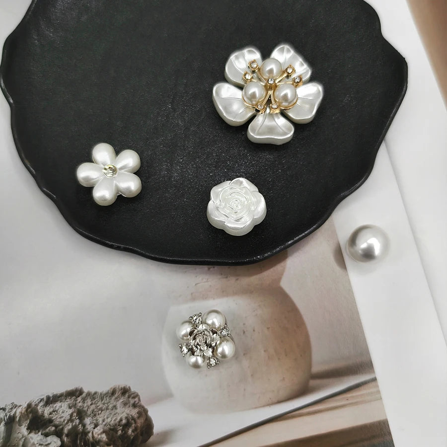 12pcs Luxury ABS Pearl Rose Flower Chain Charms for Crocs Decoration Suitable for Clogs Bogg Beach Bags Party Gift Idea Good Vibrations