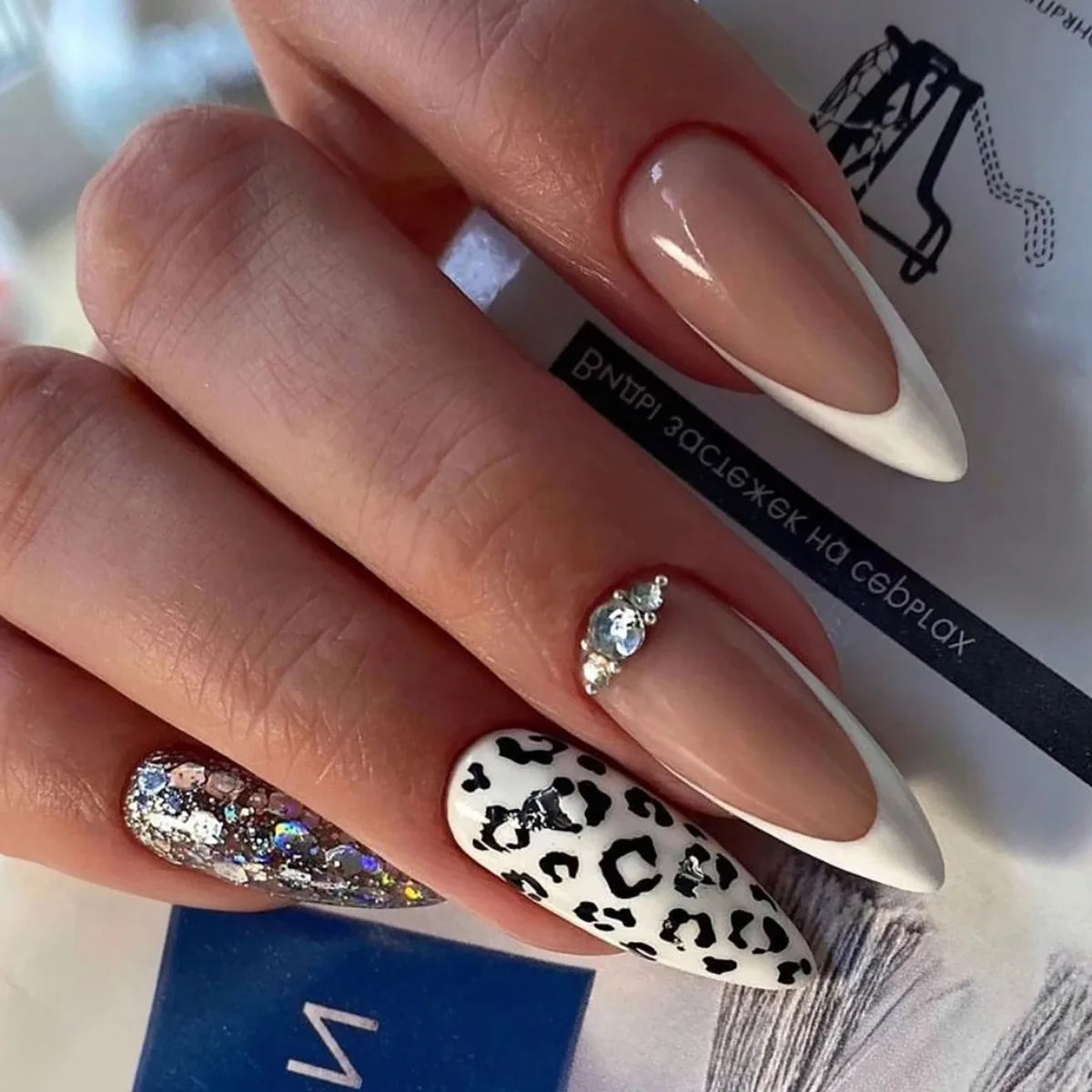 Black Leopard Print Light Yellow French Red Flowers Fake Nails Fashion Detachable Finished False Nails Press on Nails with Glue Good Vibrations
