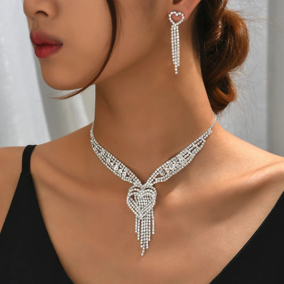 Ladies' jewelry, equipped with rhinestone tassel earrings, necklaces, bracelet sets, wedding party accessories Good Vibrations