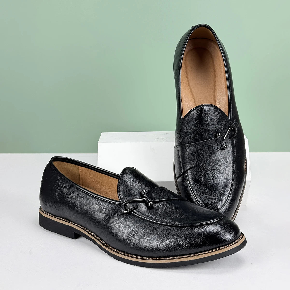 Men's Formal Leather Shoes British Style Poop Loafers Over-The-Foot Pointed Toe Breathable Non-Slip Business Casual Wedding Office Black Shoes Good Vibrations
