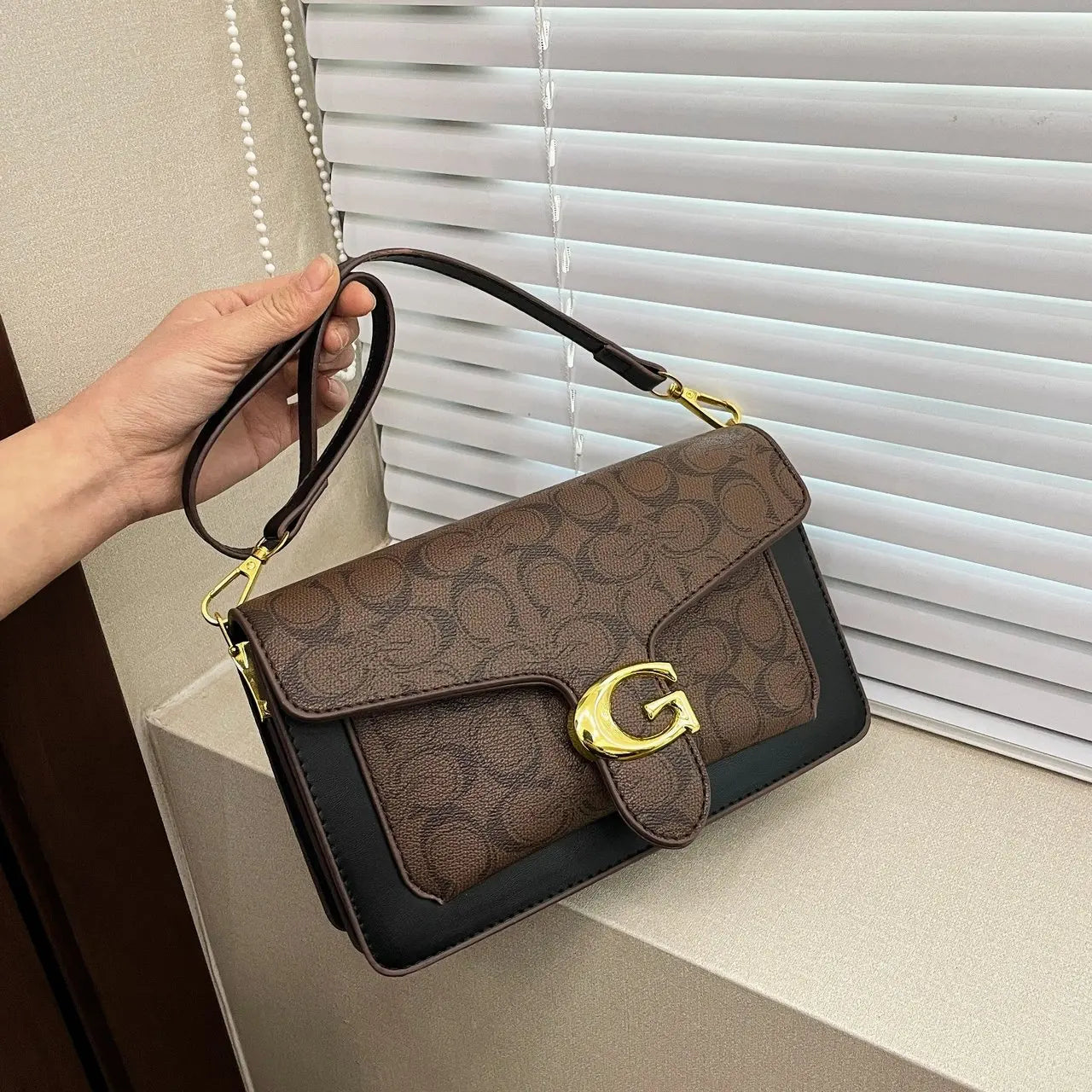 Famous Fashion Style Crossbody Bag Vintage Minimalist Leather Purse With Luxury Letter Logo & Large Capacity Tote Design Good Vibrations