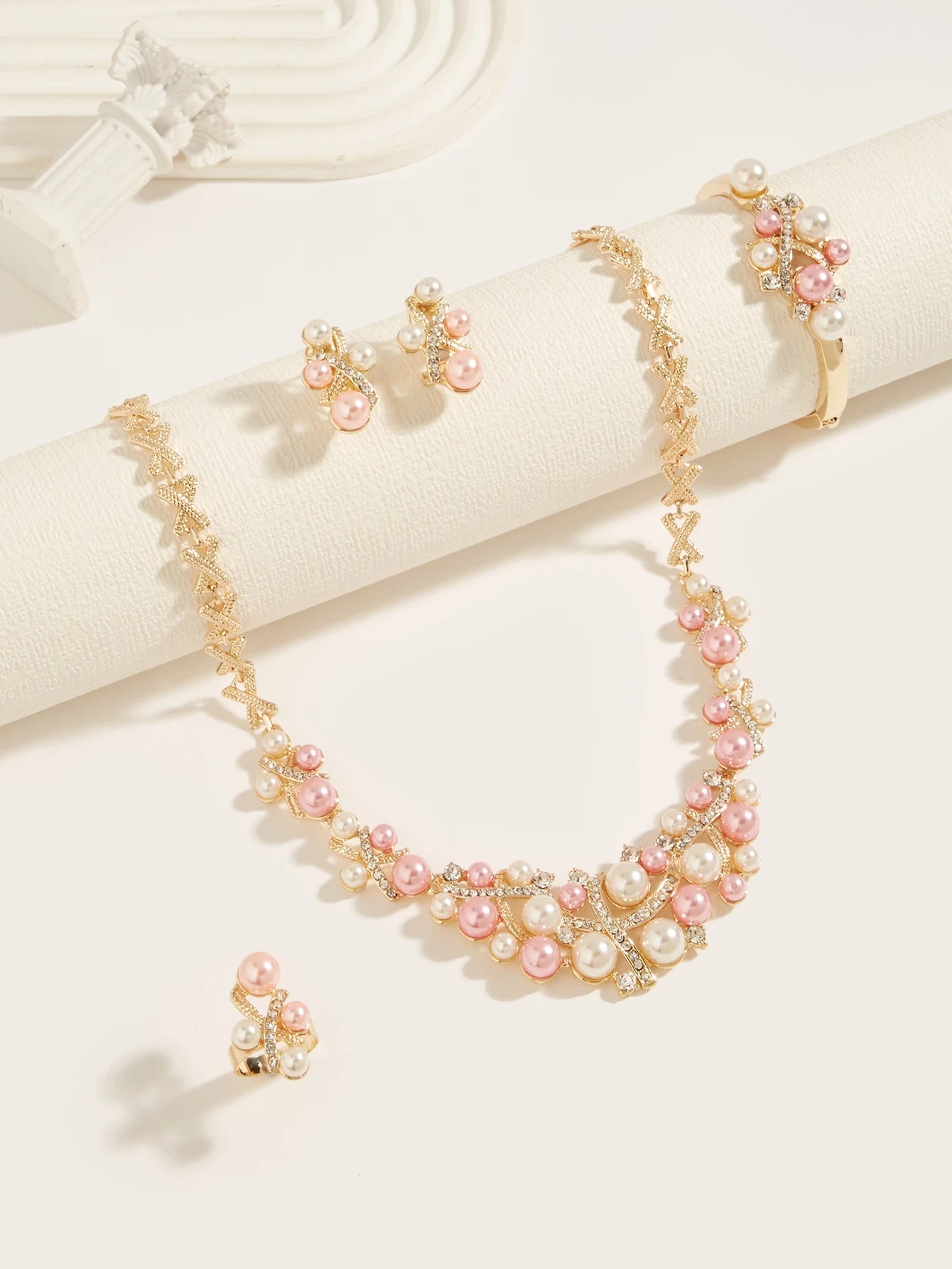 Stylish Pink and White Imitation Pearls and Rhinestone Jewelry Set, Including Necklaces, Bracelets, Earrings, Rings, the Most Suitable for Women’S Wedding Parties Good Vibrations