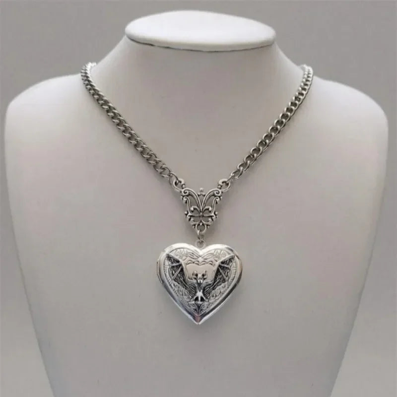 Fashion New Silver Color Heart Pendant Necklace Stainless Steel Retro Simple Personality Punk Style Men and Women Accessories Good Vibrations