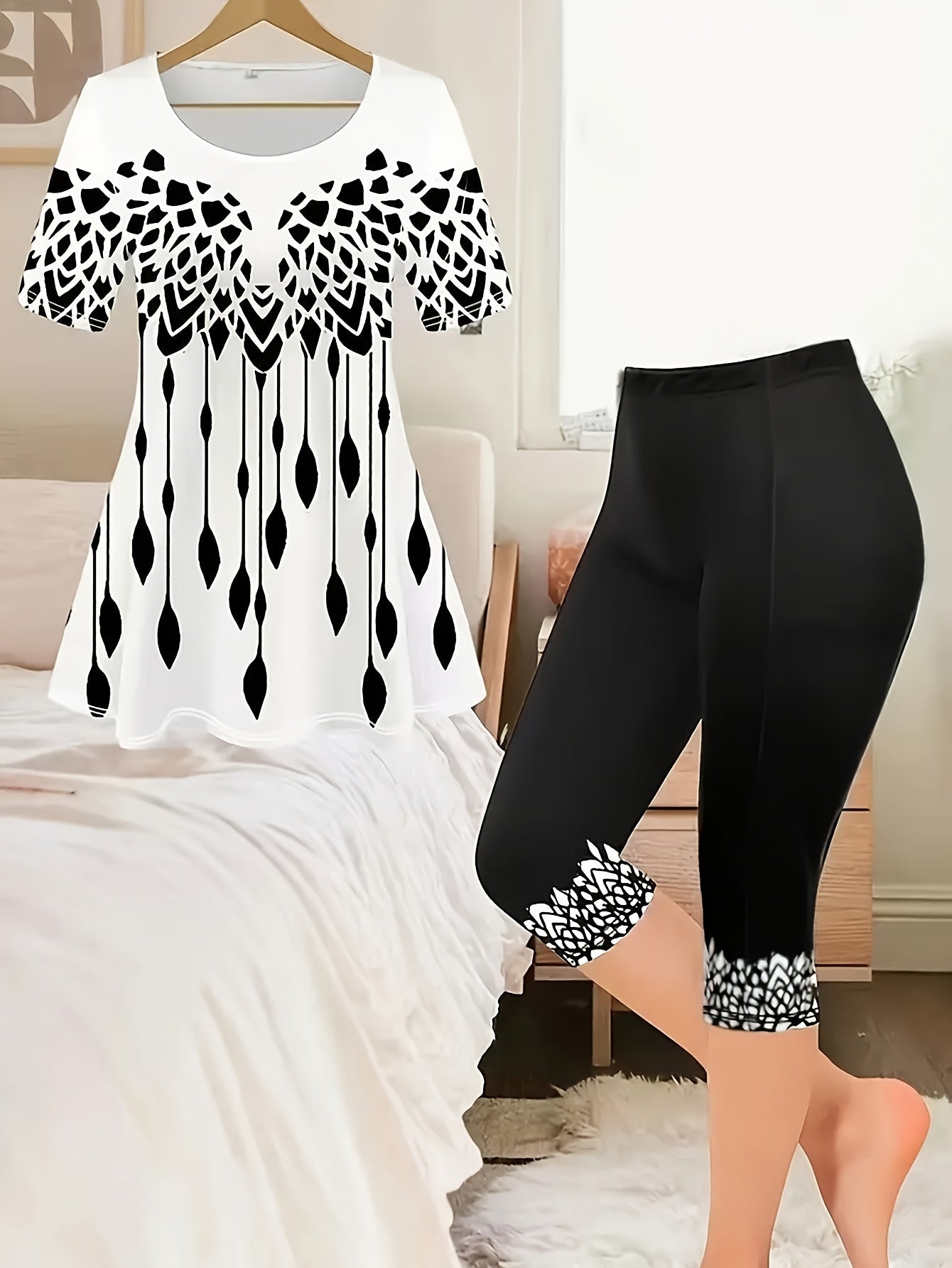 Fashion Round Neck Printed Short-sleeved T-shirt with Capri Pants for Women Set Good Vibrations