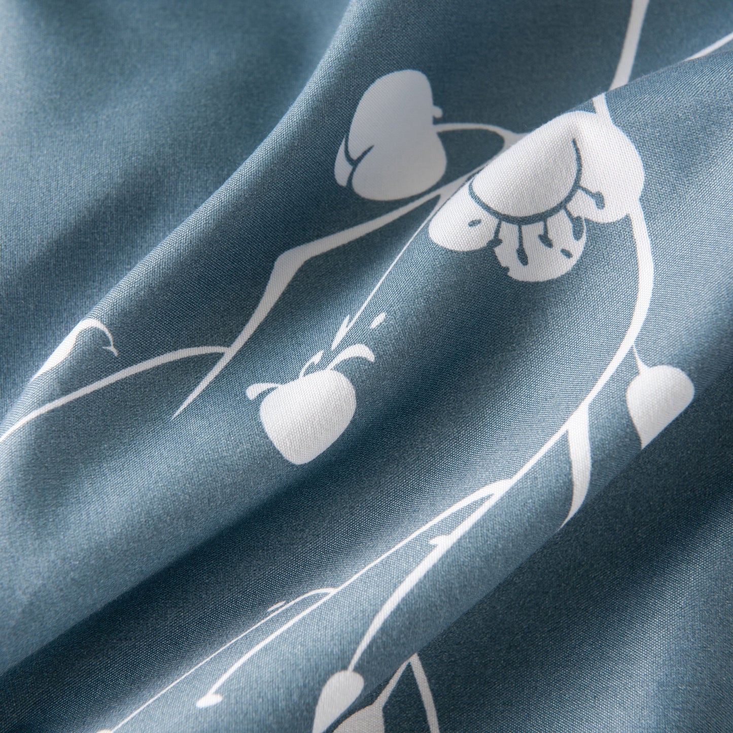 Plum Blossom Duvet Cover Twin Blue Comforter Set Soft Hotel 2/3PCS Microfiber Lightweight Soft White Floral Blue Set with Zipper Closure Good Vibrations