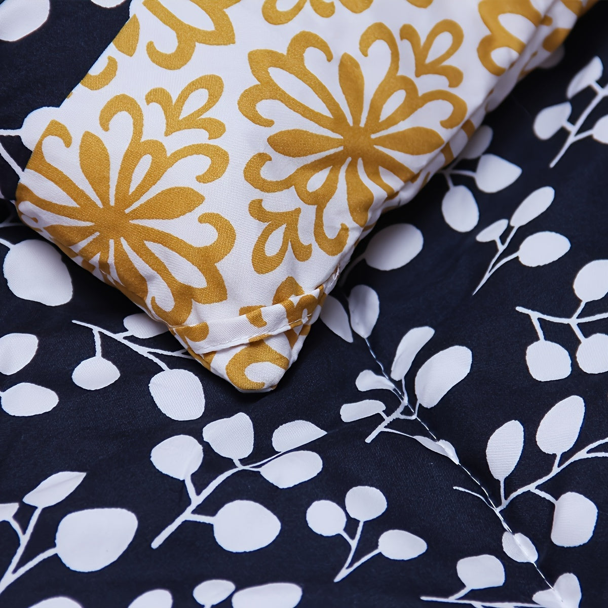 SLEEPBELLA Comforter Set, Soft Microfiber All Season Comforter, Colorful Boho Design with Red Bohemian Striped Pattern, Down Alternative Machine Washable Good Vibrations