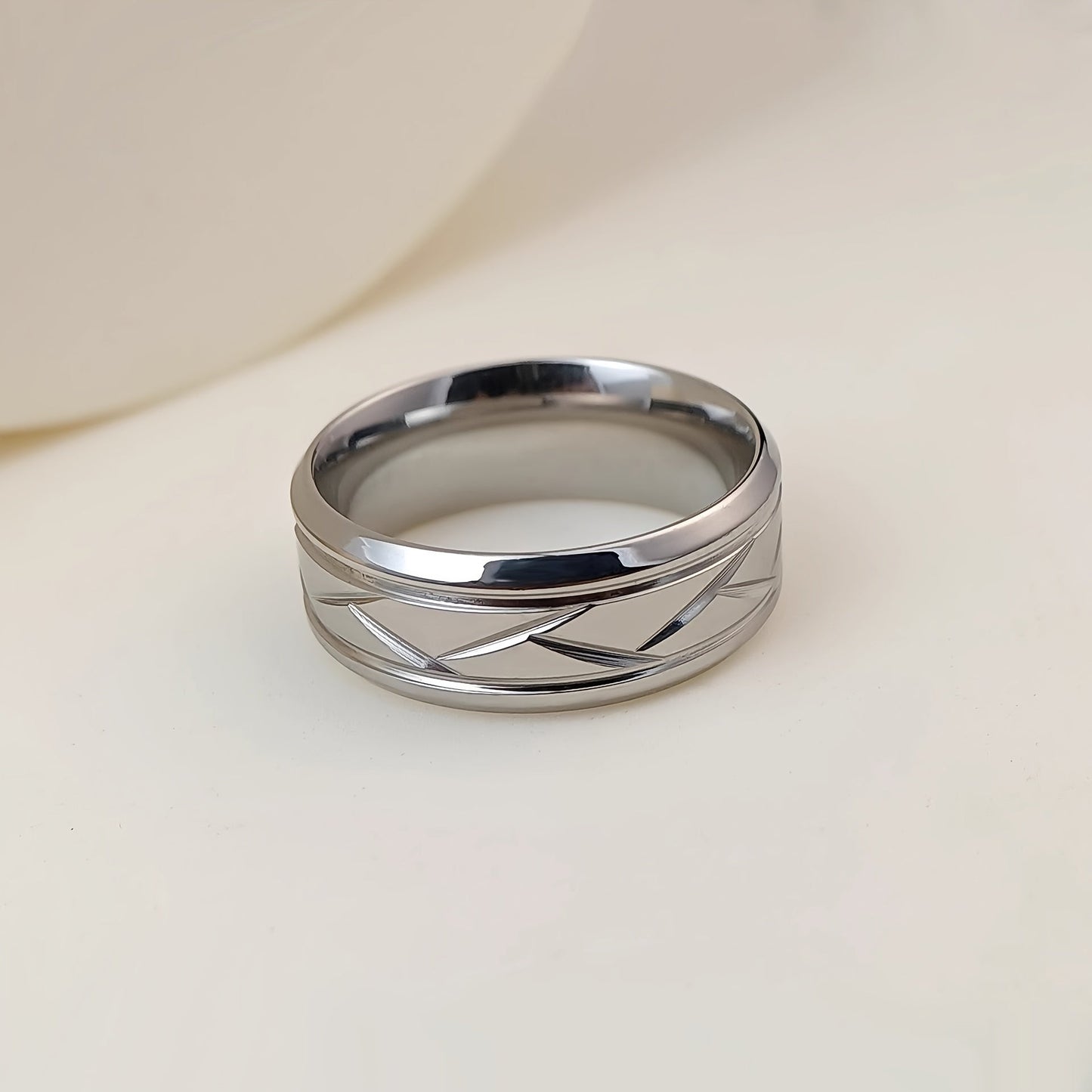 1pc 8MM Luxury High Quality Black Titanium Steel Ring Fashion Simple Men's Black Stainless Steel Wire Groove Tire Ring Artificial Jewelry Lover Gift Good Vibrations