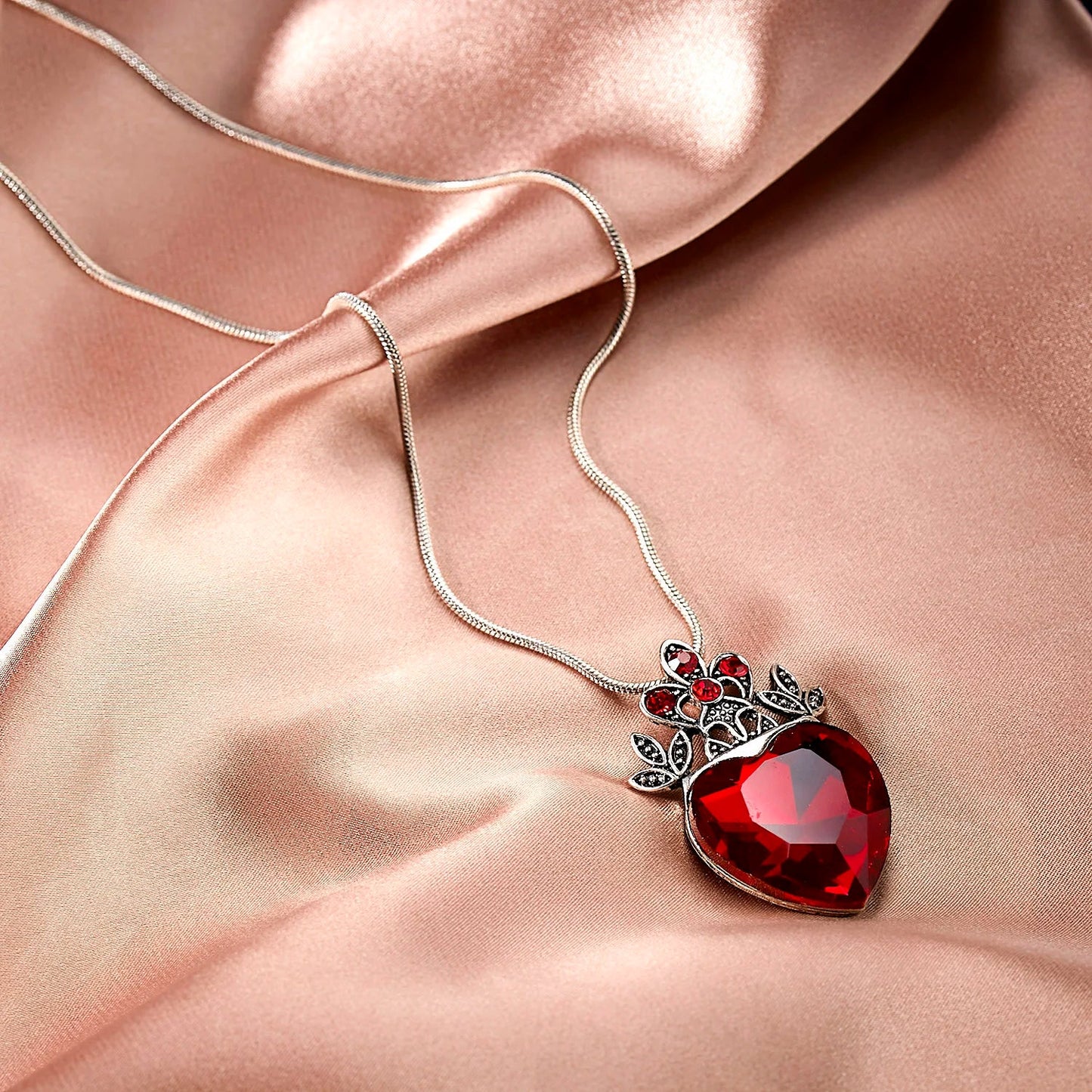 Charm Red Love Heart Crystal Pendant Necklace Classic Luxury Zircon Heart Forever Necklace For Women Fashion Wedding Jewelry Good Vibrations
