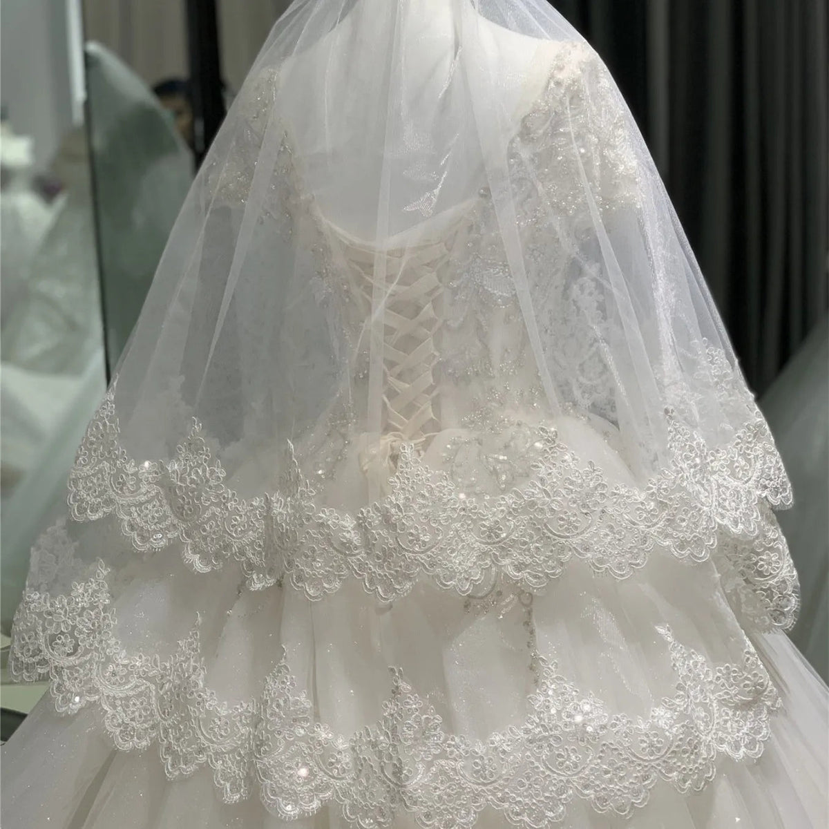 Latest Fashion Ivory/White 2-Layer Short Bridal Veil with Tulle Lace Trim Wedding Accessories Bridal Headdress Good Vibrations