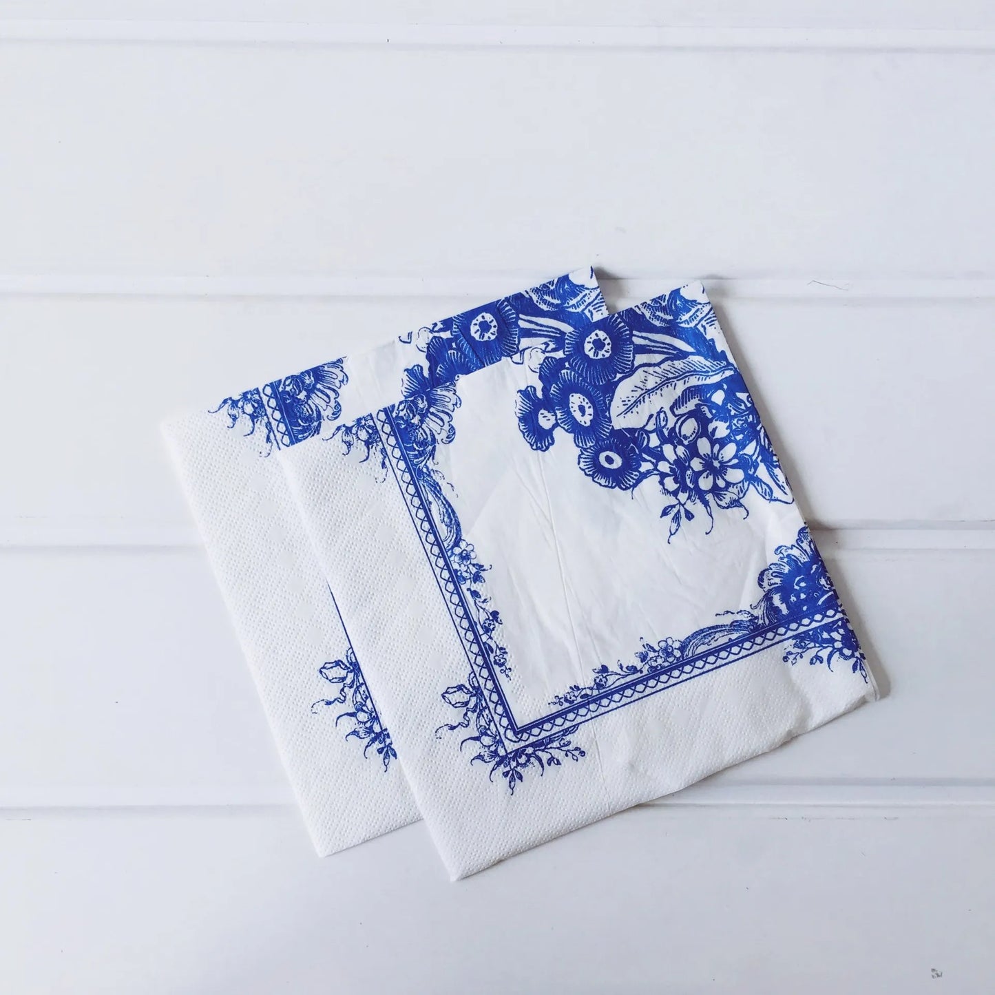 Retro Floral Chinese Style Blue and White Porcelain Paper Plate Party Plates Wedding Lace Dish Disposable Plate 1PC Tablecloth Good Vibrations