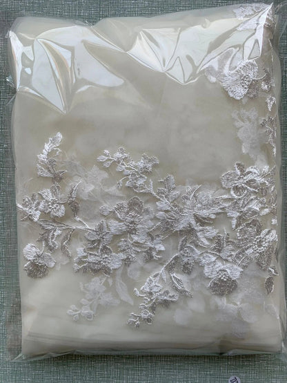 Luxury One-Layer Lace Bridal Veil Long Trim Appliqued Comb Solid Color Lace White Wedding Accessories Veil Good Vibrations
