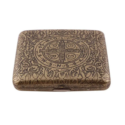 Vintage metal cigarette case with classic engraved design, for holding 20 cigarettes, ideal men's gift.