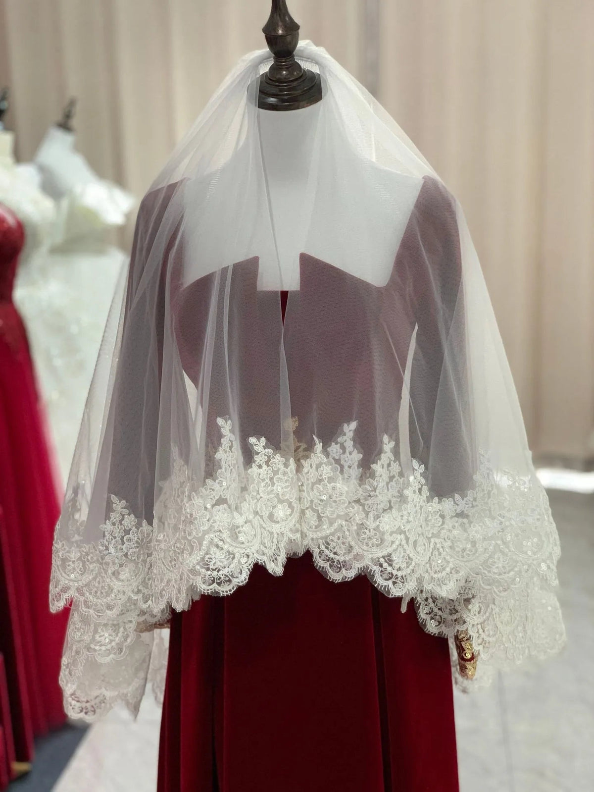 Latest Fashion Ivory/White 2-Layer Short Bridal Veil with Tulle Lace Trim Wedding Accessories Bridal Headdress Good Vibrations