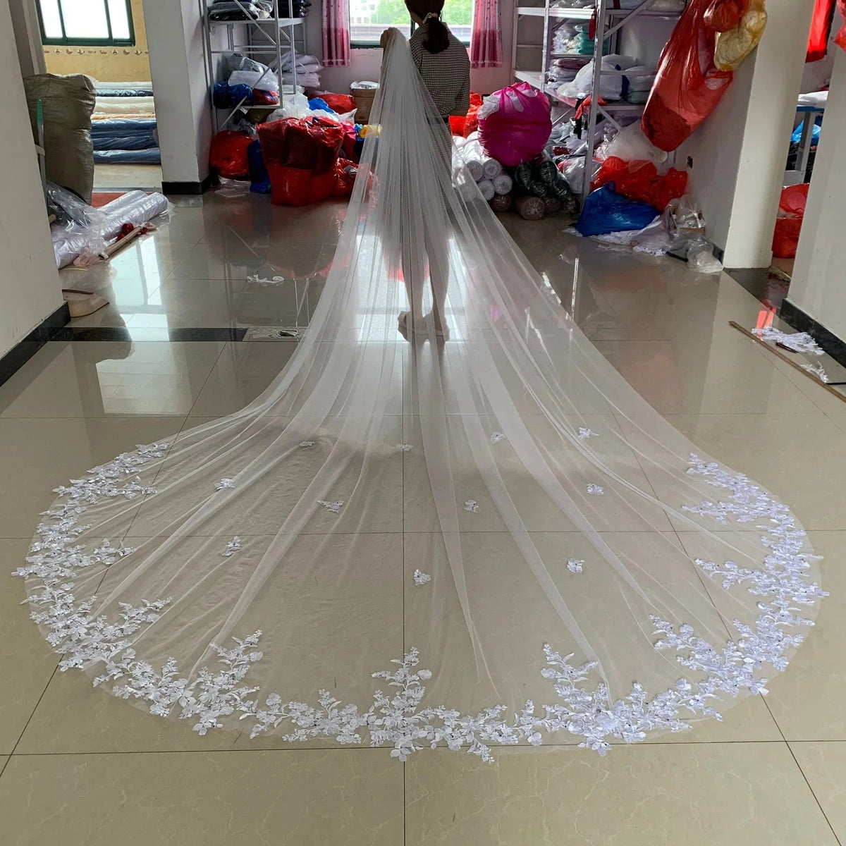 Luxury One-Layer Lace Bridal Veil Long Trim Appliqued Comb Solid Color Lace White Wedding Accessories Veil Good Vibrations