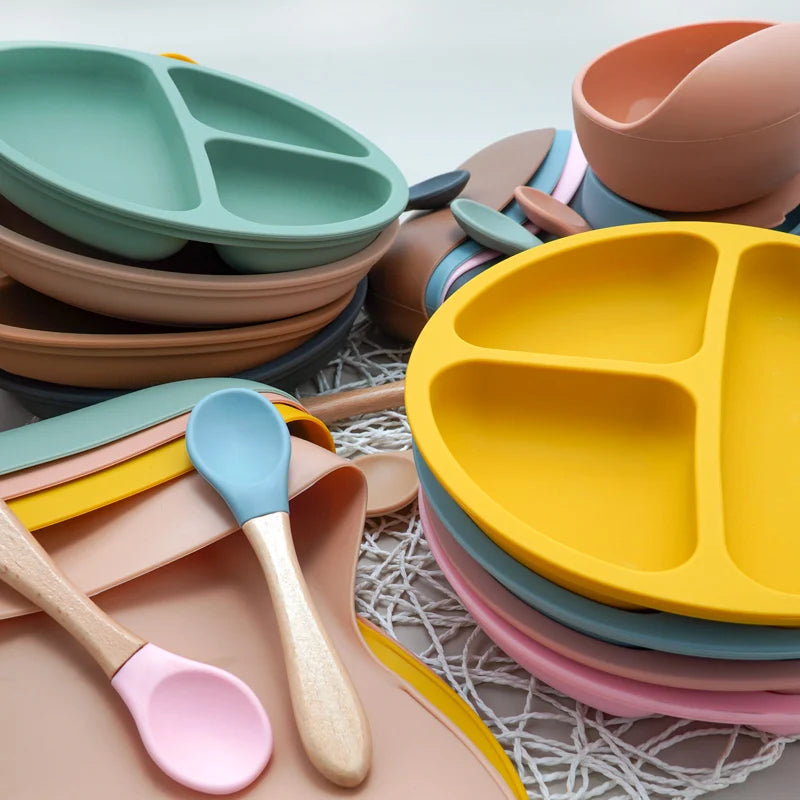 Baby New Arrived Dinnerware Silicone Hot Sale Customized 100% Safe Bib Spoon Bowl Feeding Set Good Vibrations