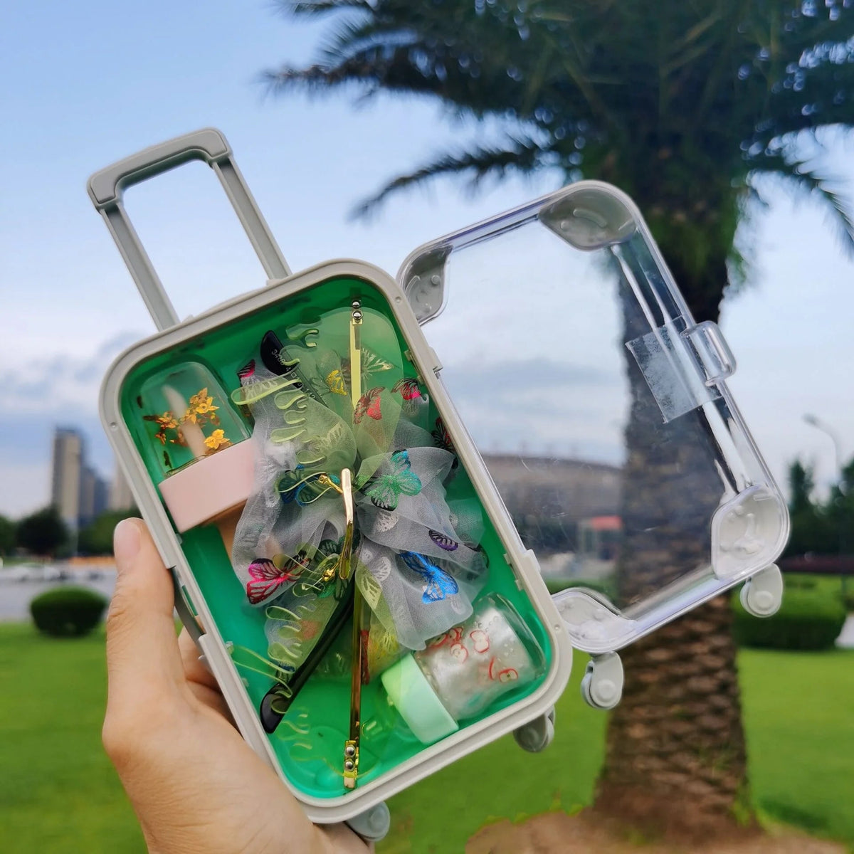 2022 Base Private Label Vendor Custom Glitter Kids Vegan Set Wholesale Fruit Oil Lip Gloss Mini Suitcase for Lipgloss Good Vibrations