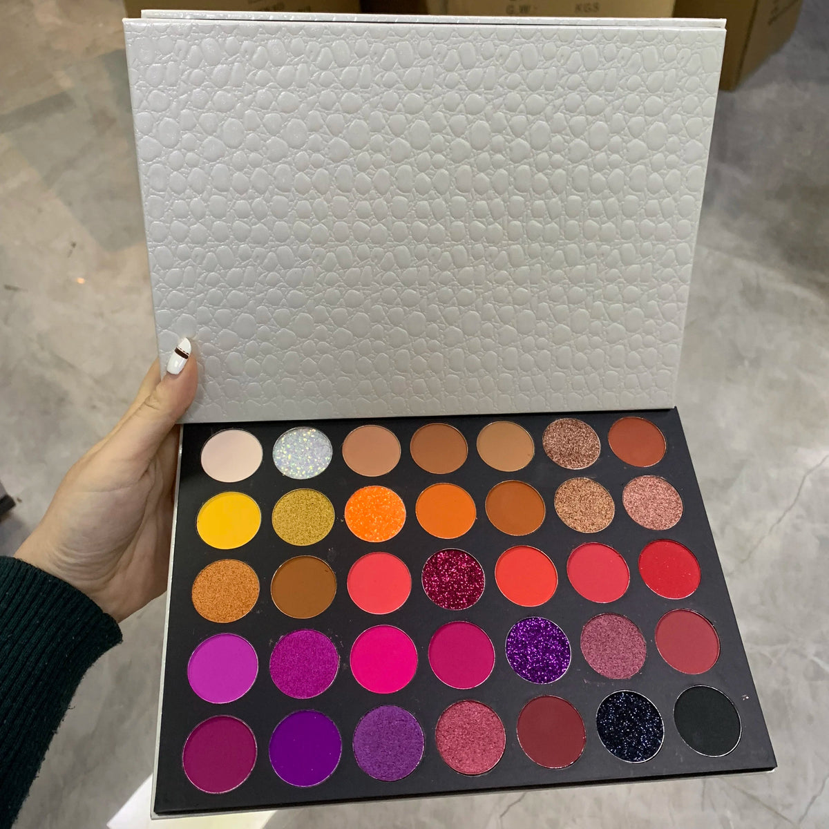 Wholesale Custom Your Own Brand Makeup Eye Shadow Palette Private Label Makeup Eyeshadow Palette Good Vibrations