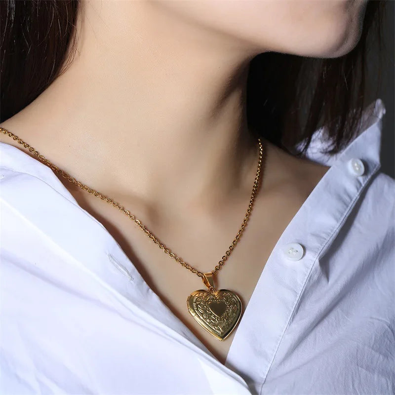 Fashion Heart Locket Pendant Necklaces for Women Openable Photo Frame Floral Stainless Steel Necklaces Family Love Collar Good Vibrations