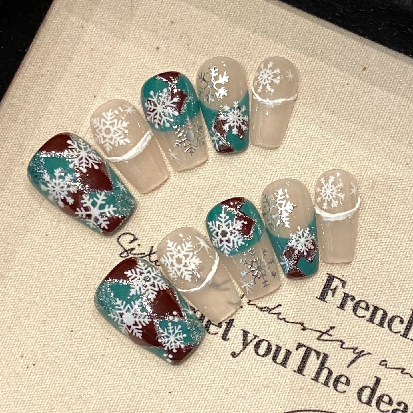 2491Christmas nails 10pcs fake nails Short coffin Hand-painted Christmas snowflakes Handmade Press-on Nails For fingers Good Vibrations