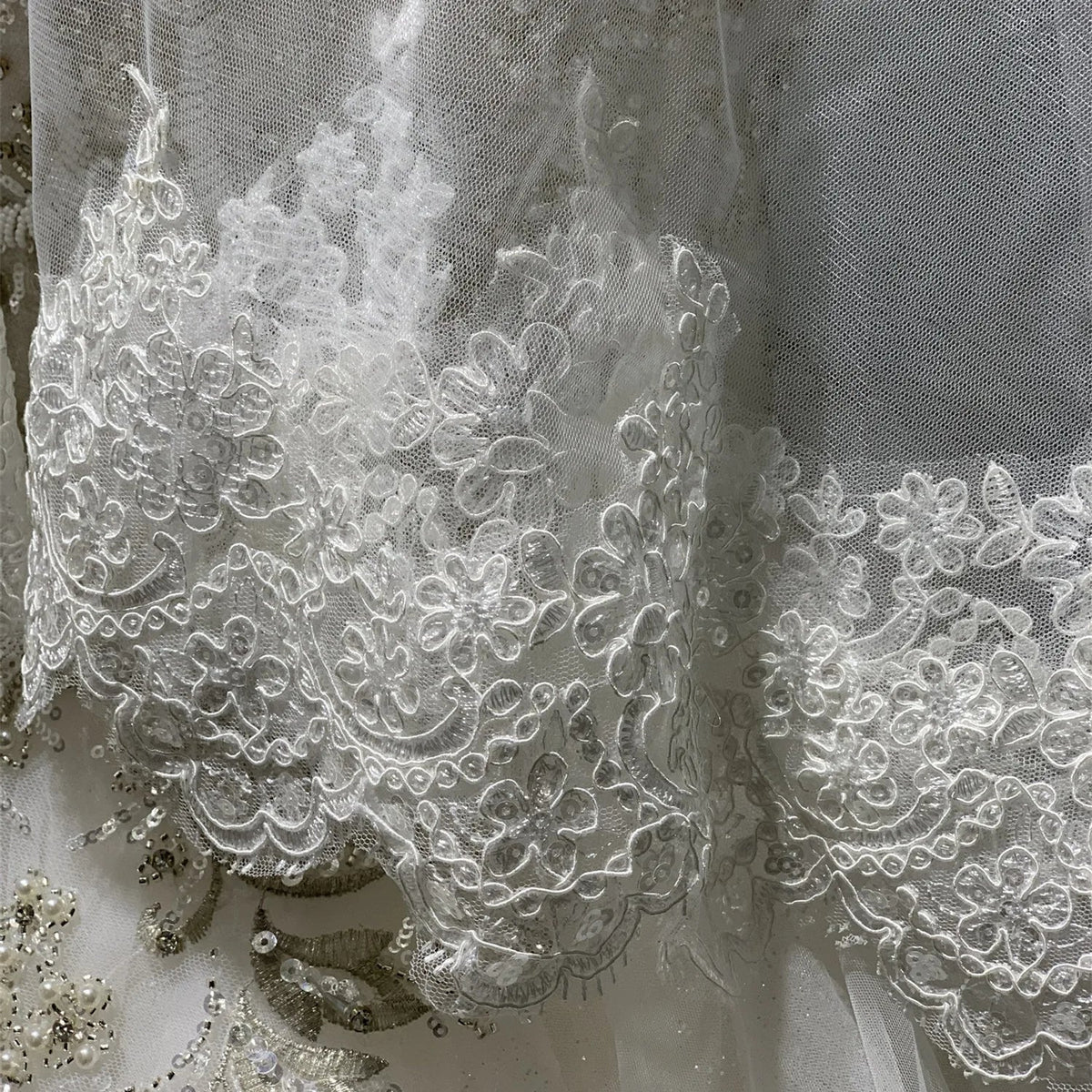 Latest Fashion Ivory/White 2-Layer Short Bridal Veil with Tulle Lace Trim Wedding Accessories Bridal Headdress Good Vibrations