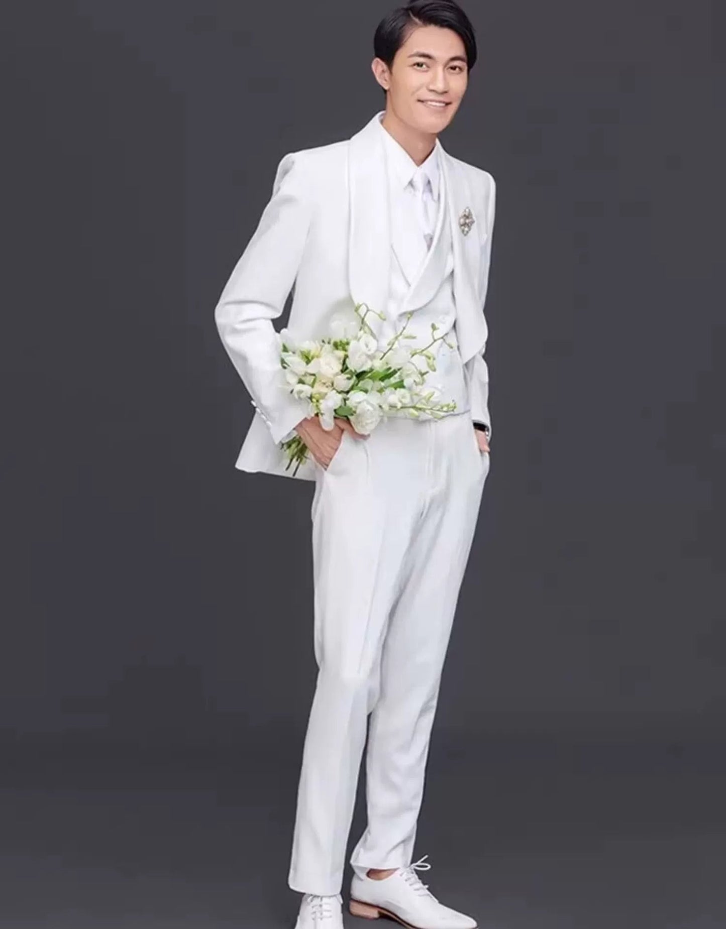 Photo Studio Men's Theme Wedding Photo White Suit Suit Good Vibrations
