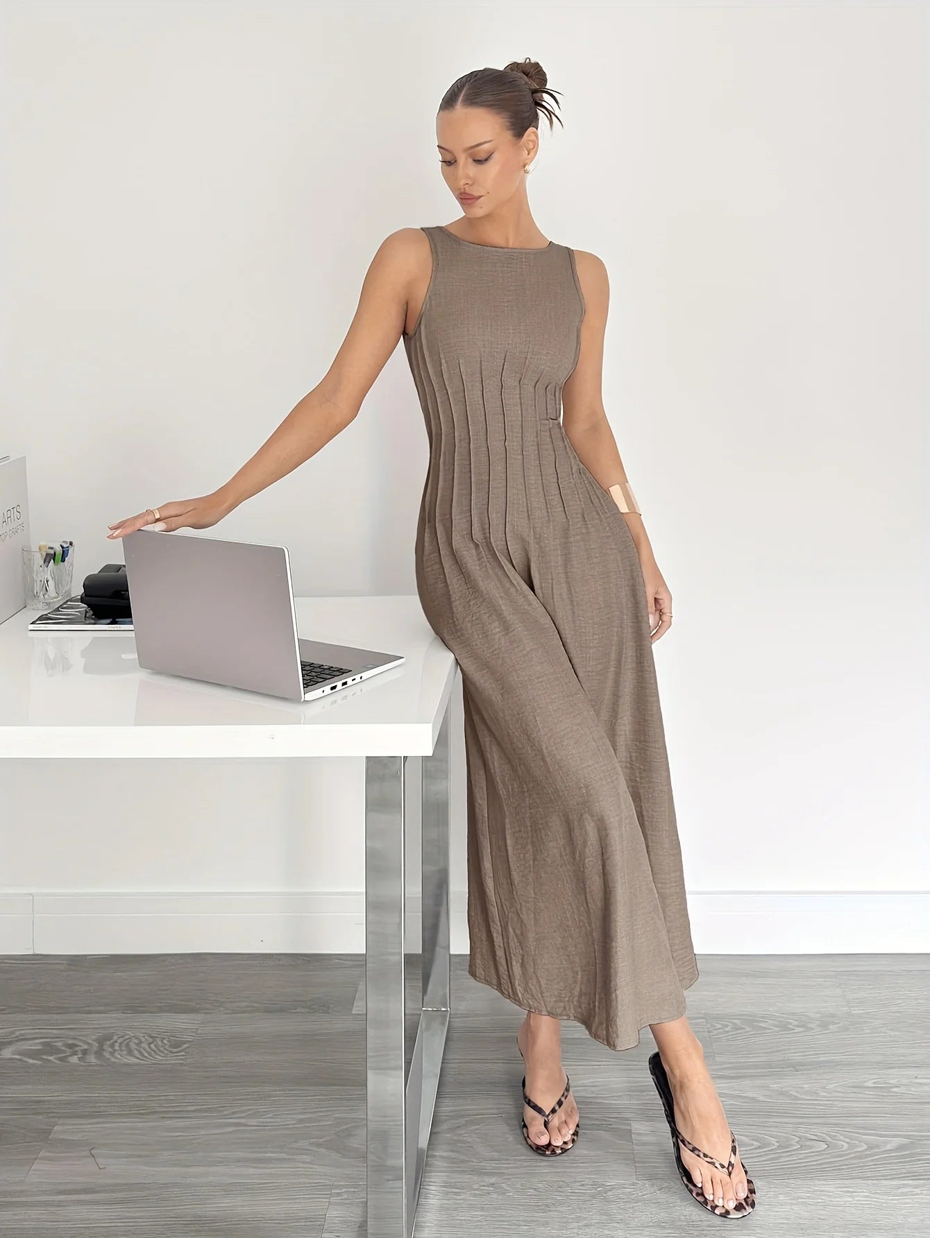 Elegant Women's Office Outfit: Sleeveless Waist-Cinched Long Dress for Sophisticated Money-Style Fashion Good Vibrations