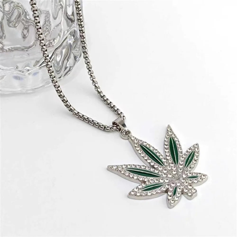 Personalized Punk Hip-hop Jewelry Necklace With Oil Inlaid Diamond Alloy Maple Leaf Pendant And Accessory Material Good Vibrations