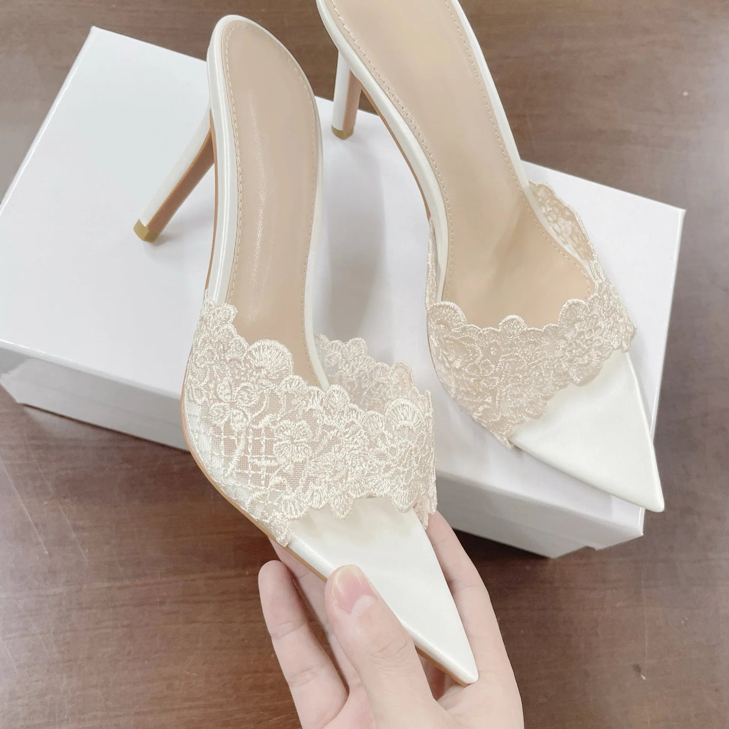 Women's High Heel Slippers Embroidery Lace Pointed Slippers Elegant Temperament High Heels Single Shoes for Women Banquet Pumps Good Vibrations