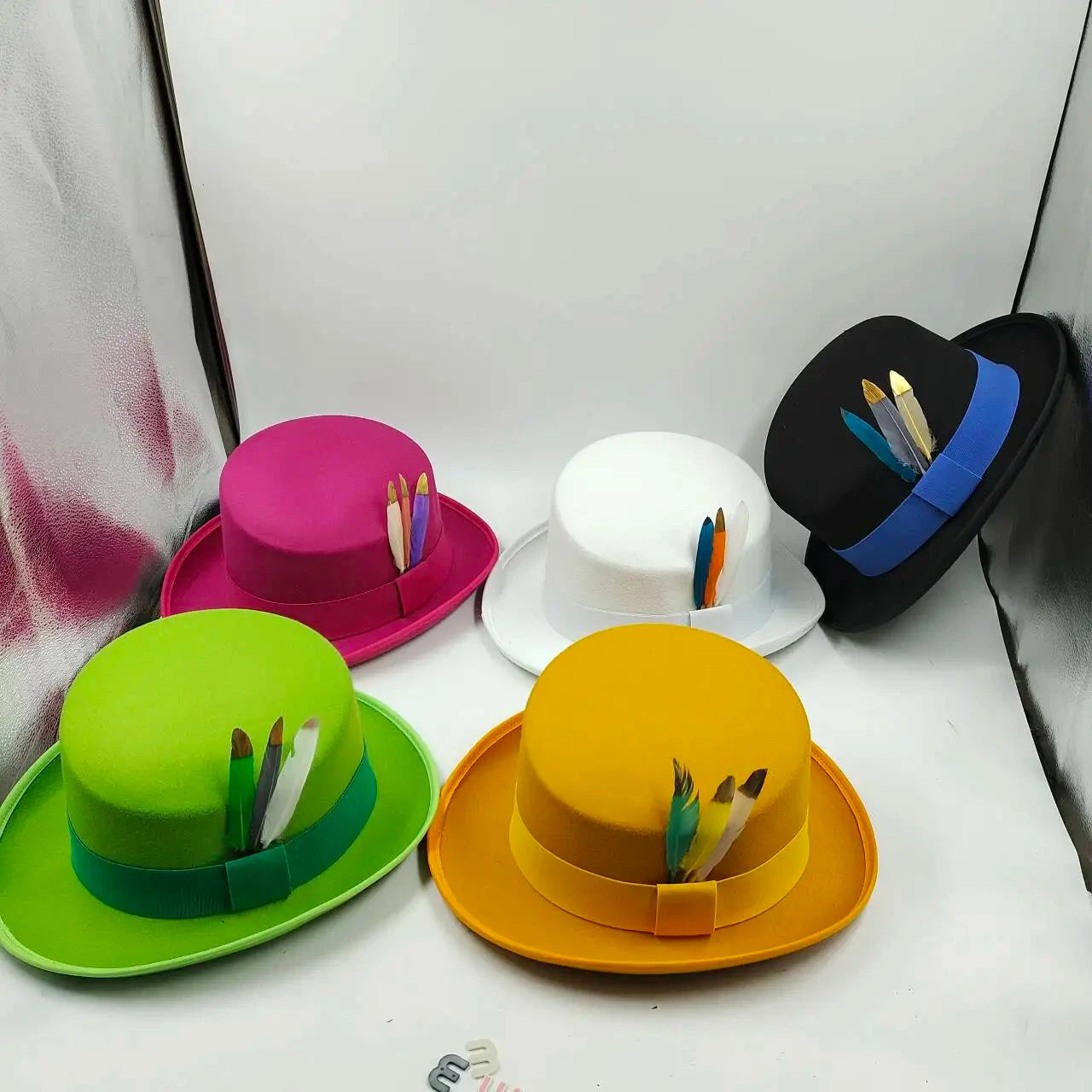 New High Quality Man Fedora Unisex Gentleman Cosplay Derby Bowler Hat British Shape Hat Autumn Magic Hat Feather Accessories Good Vibrations