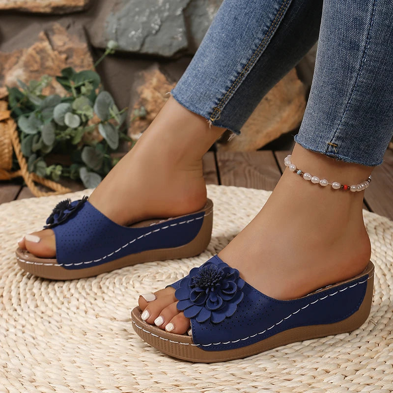 Retro Flower Decor Wedge Slippers Woman 2025 Summer Thick Bottom Platform Sandals Women Anti Slip Beach Shoes Outdoor Slides Good Vibrations