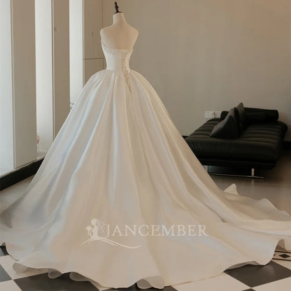 Ivory Boho Lace Wedding Dresses Ball Gown Sleeveless Appliques Sexy Strapless Bridal Gowns Puff Satin Wedding Gowns Customized
