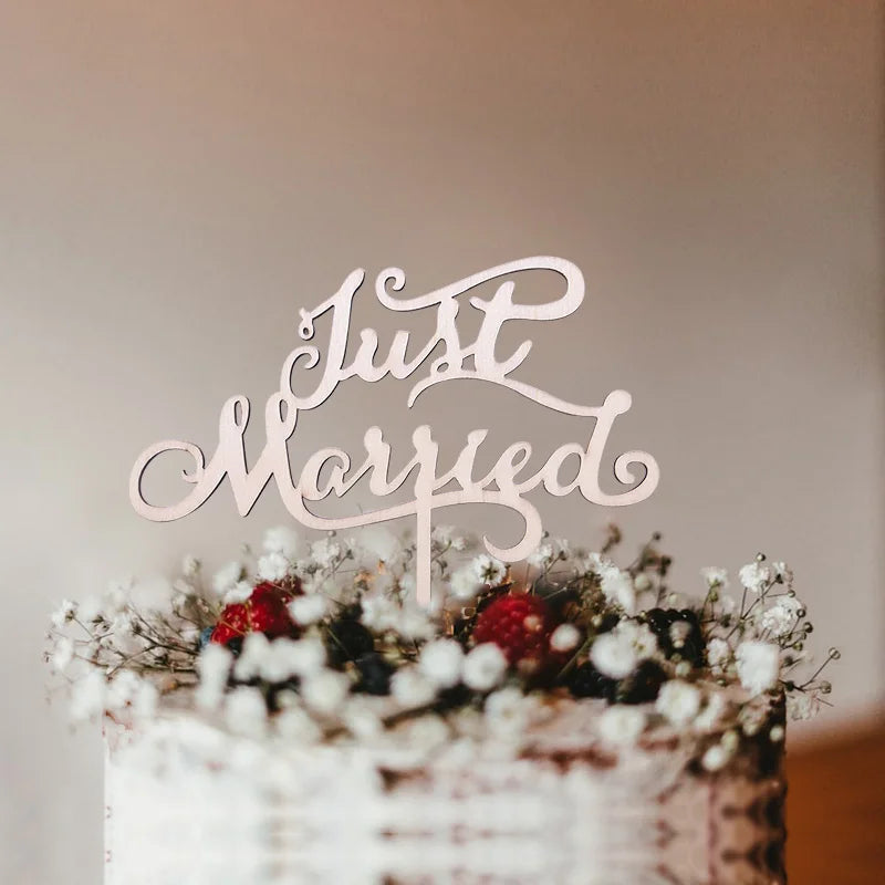 1Pcs Hollow Letter Love Just Married Mr&Mrs Cake Topper Bride and Groom Wooden Wedding Cake Topper For Wedding Party Supplies Good Vibrations