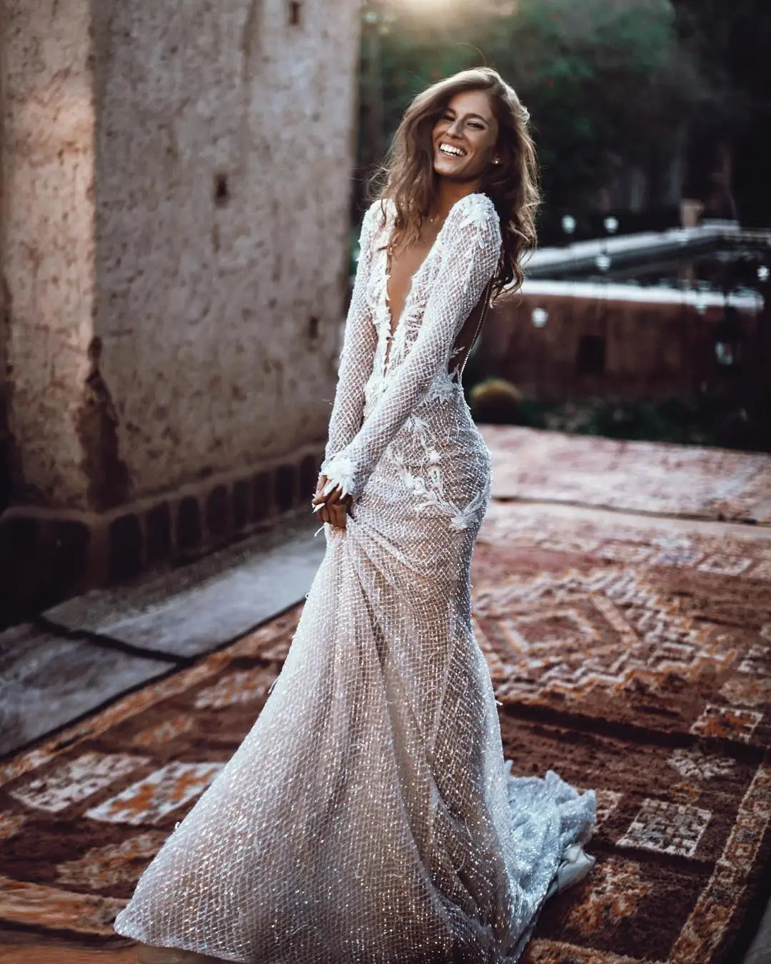 FATAPAESE Customized Wedding Dress Gorgeous Hollow Lace V-Neck Appliques Dresses Sexy Open-Back Summer Beach Party Bridal Gown Good Vibrations