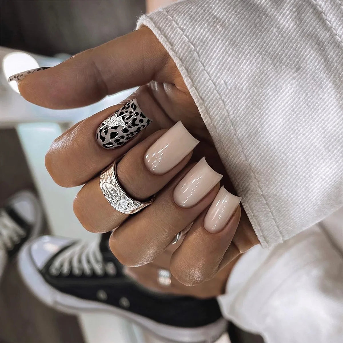 Black Leopard Print Light Yellow French Red Flowers Fake Nails Fashion Detachable Finished False Nails Press on Nails with Glue Good Vibrations