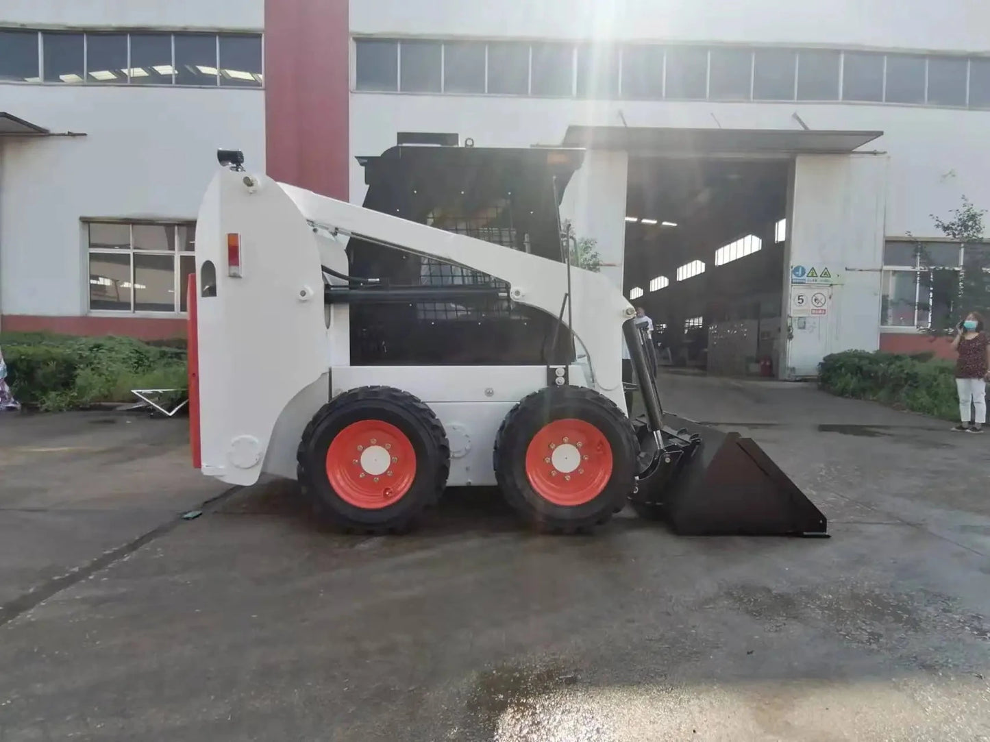 Mini loaderWheel Skid Steer Loader Free Shipping Customized 1000KG  skid steer track loader for sale CE EPA Fast delivery Good Vibrations