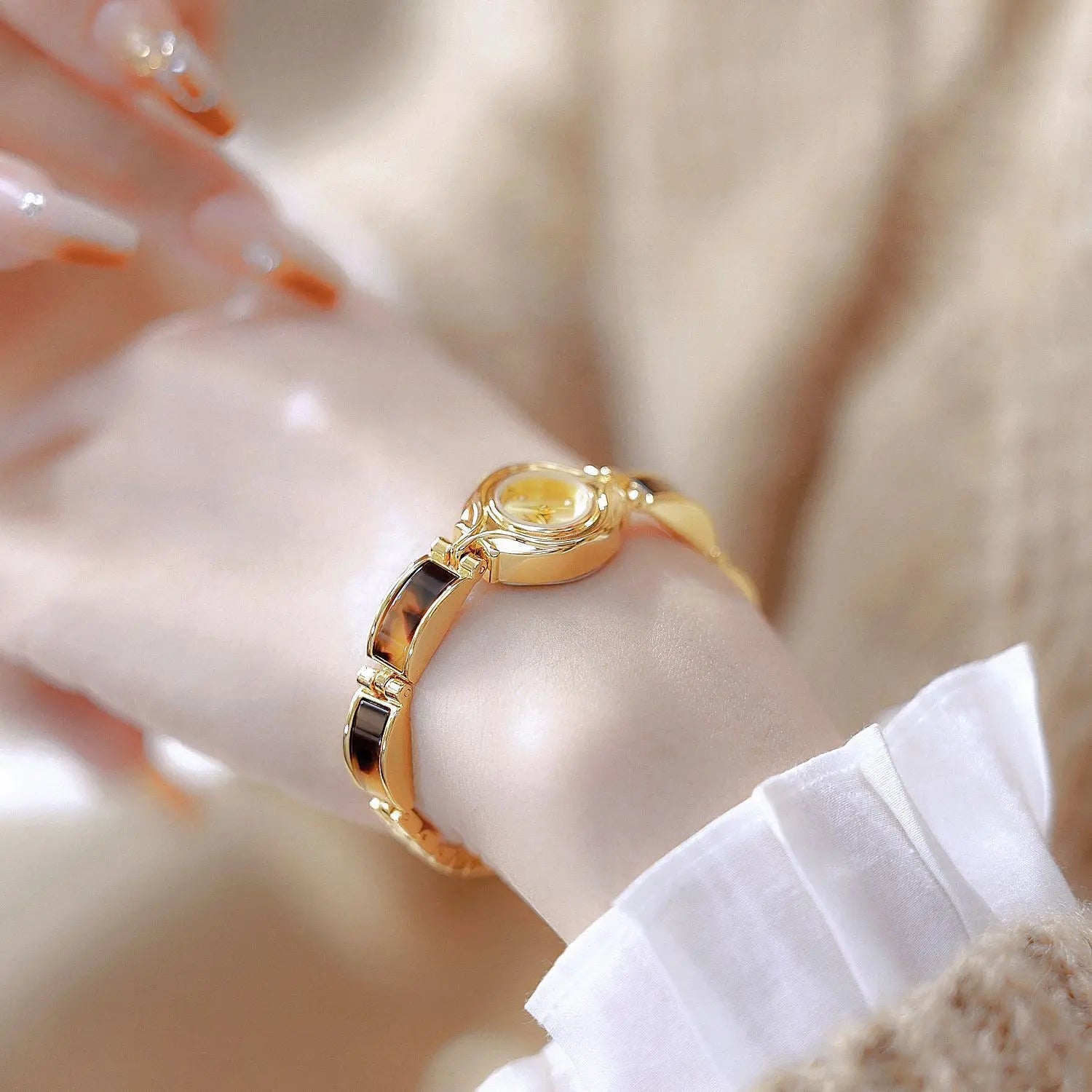 Fashion Vintage Watch For Women Luxury Elegant Quartz Resin Bracelet Retro Casual Wristwatches Beautiful Gifts Watches Female Good Vibrations