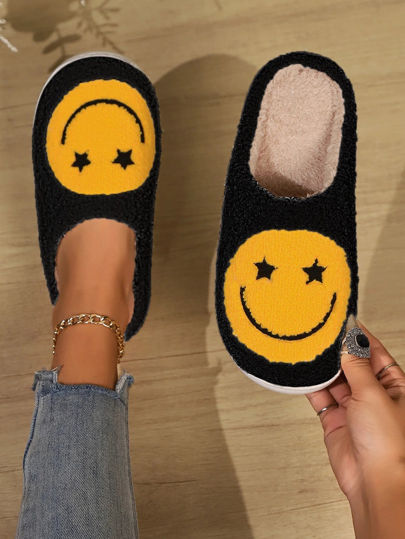 Women's Winter Slippers New Halloween Cartoon Star Eyes Smiling Face Indoor Warm Plush Slippers Good Vibrations