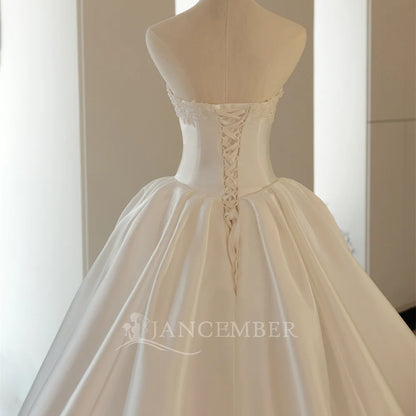 Ivory Boho Lace Wedding Dresses Ball Gown Sleeveless Appliques Sexy Strapless Bridal Gowns Puff Satin Wedding Gowns Customized